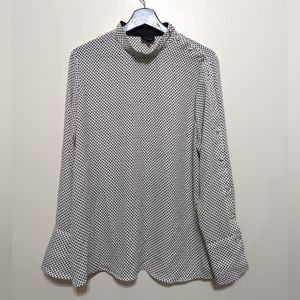 🐦 2/ $15 Who What Wear Blouse